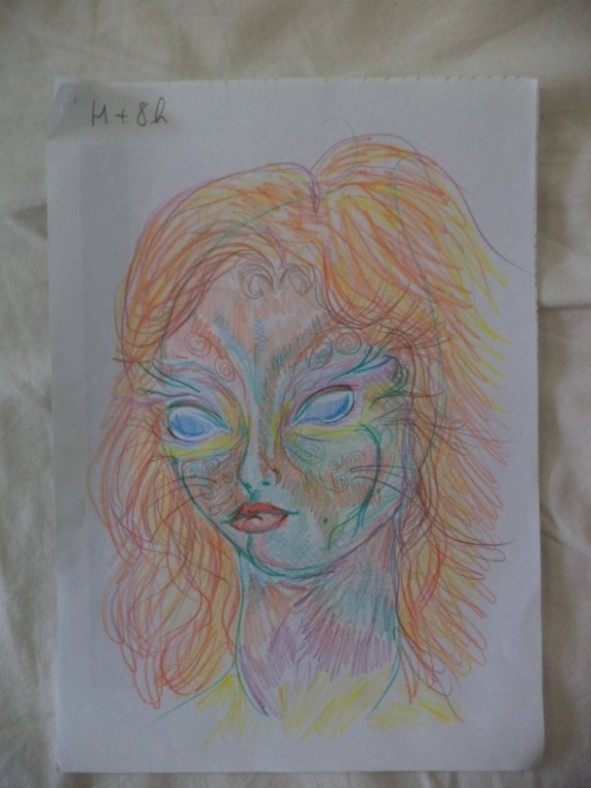 Dziewczyna wzieła LSD i przez cała noc malowała swoje portrety 9