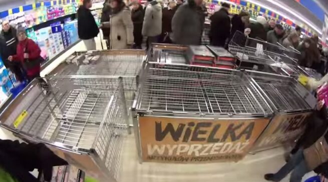 Walka o patelnie w Lidlu 3